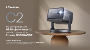 Durante o período compreendido entre 15 e 21 de abril de 2025 , na compra de um mini projector Laser C2 Hisense, modelo identificado no Ponto 5.1. do Regulamento, nas Insígnias Aderentes, oferta de voucher de três meses da Sky Showtime